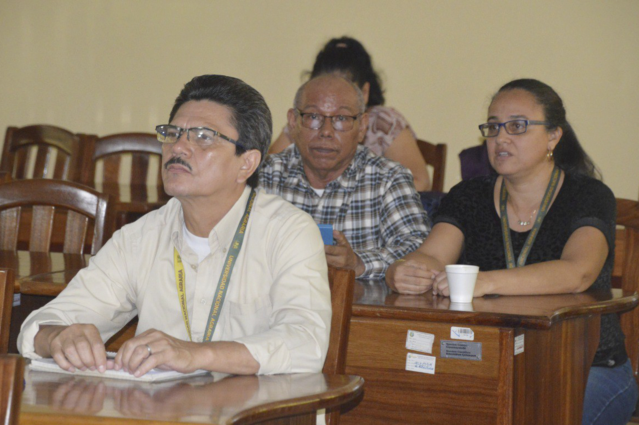 Docentes participan en el Simposio de manejo y conservación del suelo