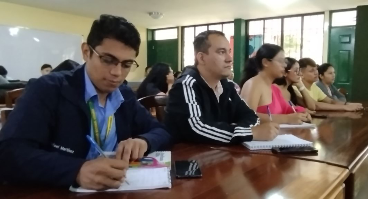 Participantes en taller sobre Técnicas de injertos en hortalizas