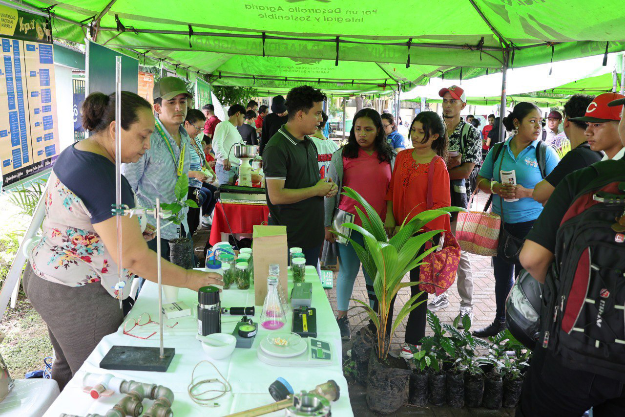 Participantes en la Feria Vocacional “Viví UNA Experiencia Agraria 2025”