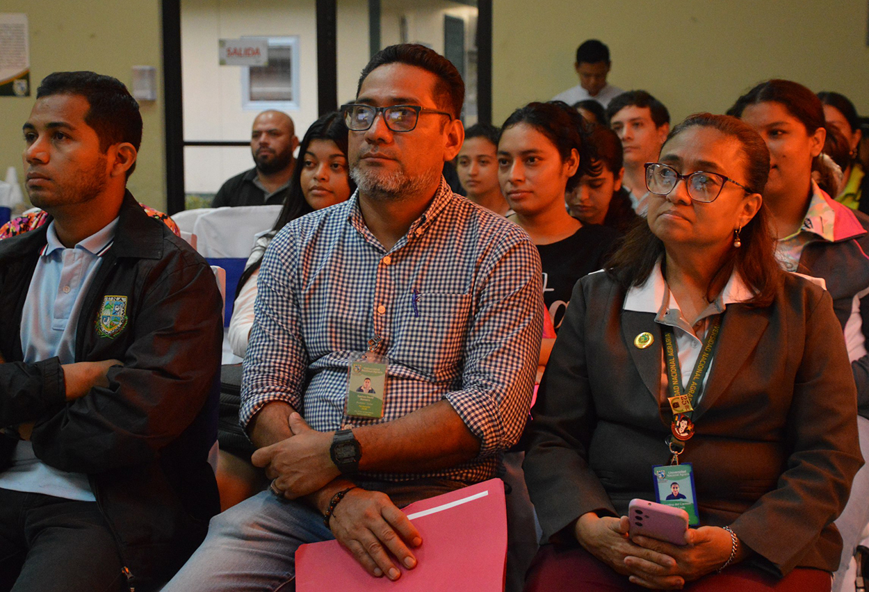 Participantes del lanzamiento del certamen “Mejor artículo científico agropecuario"