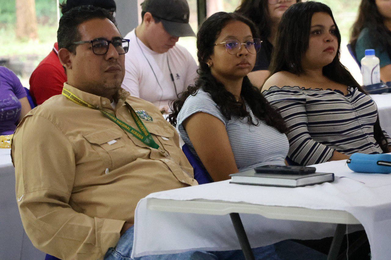 Participantes simposio sobre evolución Digital en la Educación Superior Herramientas Tecnológicas