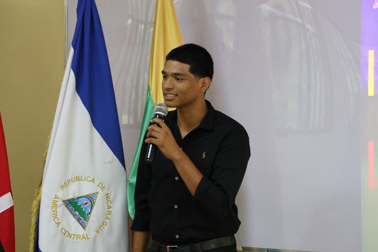 Estudiantes participando del Taller de Liderazgo enfocado en la Gerencia de losAgronegocios