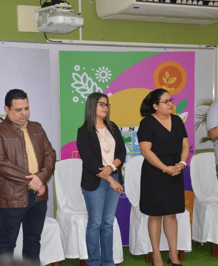 entrega reconocimiento de Experiencia Agraria a estudiantes destacados de las carreras de Agronegocios, Desarrollo Rural y Turismo Rural y Comunitario