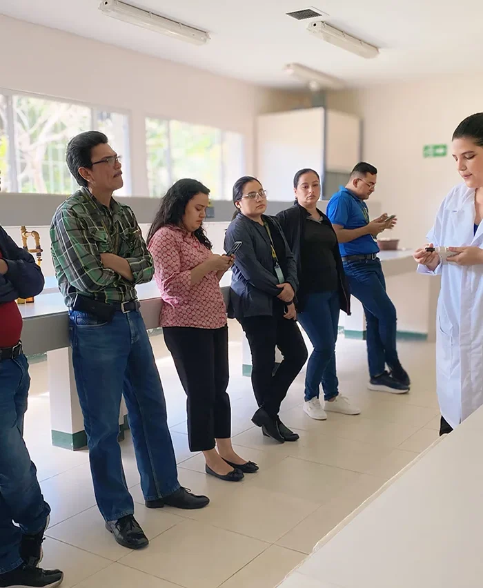 taller para docentes sobre el mantenimiento y calibración de equipos para medición de PH y oxímetros utilizados en la acuicultura