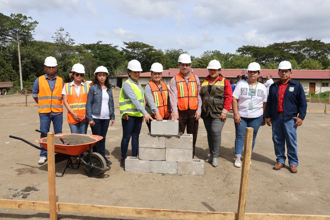 Inicio construccion Centro Nacional de Biotecnología Vegetal Universidad Nacional Agraria